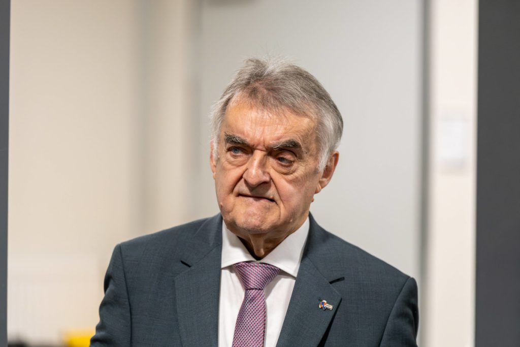 Cancellazione dei Mercatini di Natale in Renania Settentrionale-Vestfalia: Reazioni e Preoccupazioni per l&#039;Economia Locale