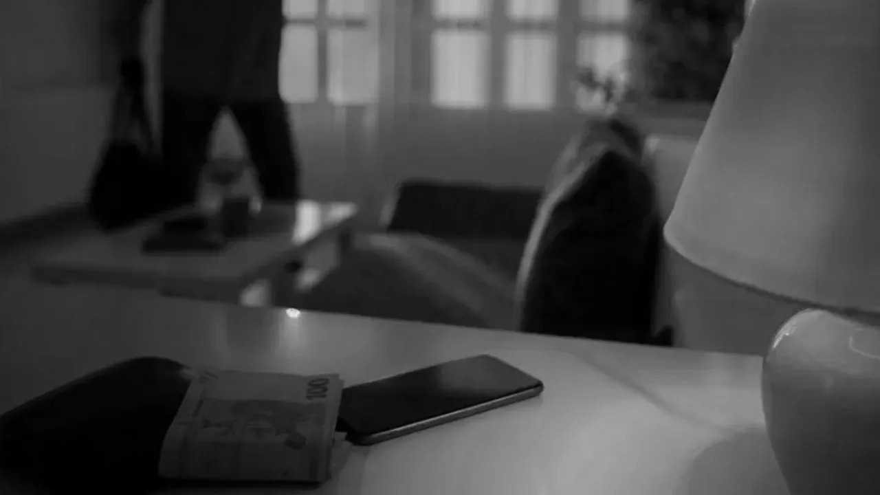 Rapina nella casa di Atilla Ulusu: furto di orologi da un milione di lira e distintivo FIFA