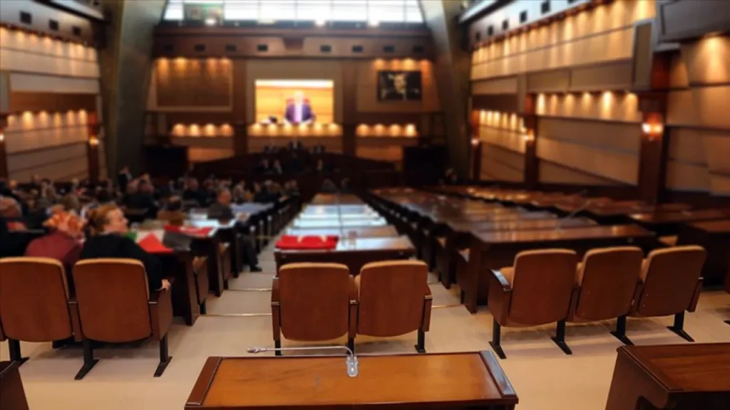 Deputato AK denuncia irregolarità nelle gare d&#039;appalto dell&#039;İETT e corruzione nei registri HTS