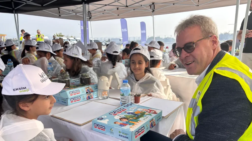 Eksim Enerji apre due nuovi centri di energia rinnovabile e promuove la consapevolezza energetica tra i bambini
