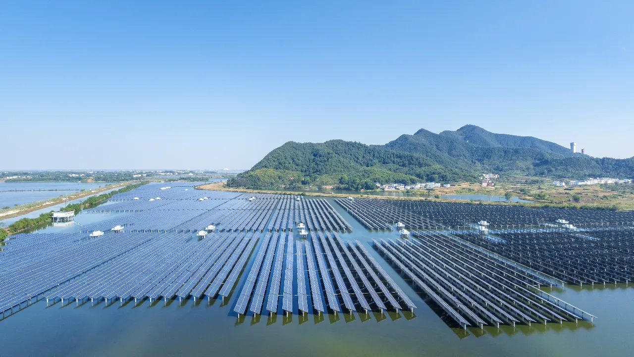 Fine delle candidature per la prima centrale solare galleggiante