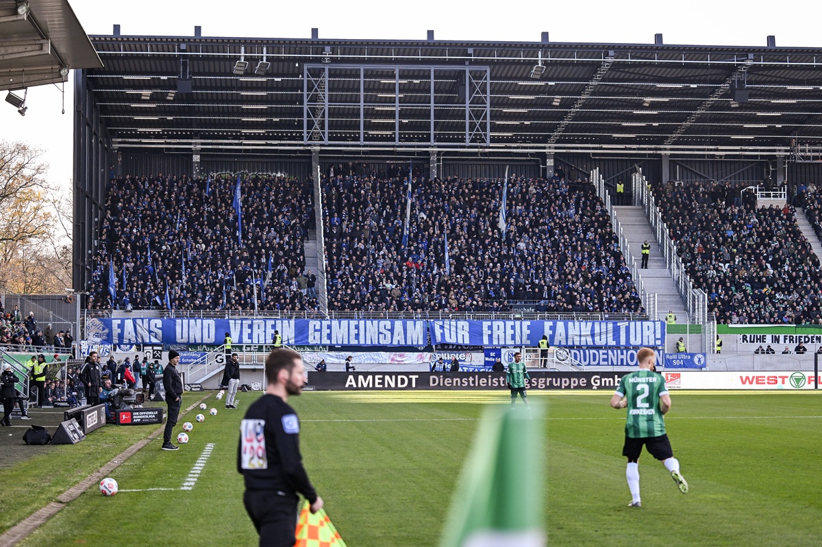 Silenzio dei tifosi del Schalke a Münster: il club risponde con chiarezza