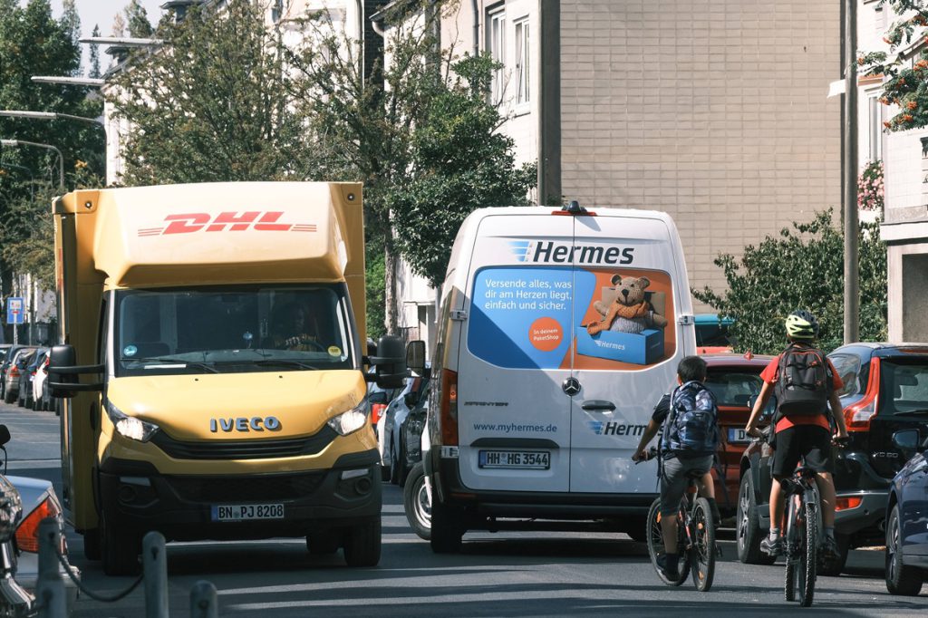 Stagione dei Pacchi: Scadenze Importantissime per DHL e Deutsche Post