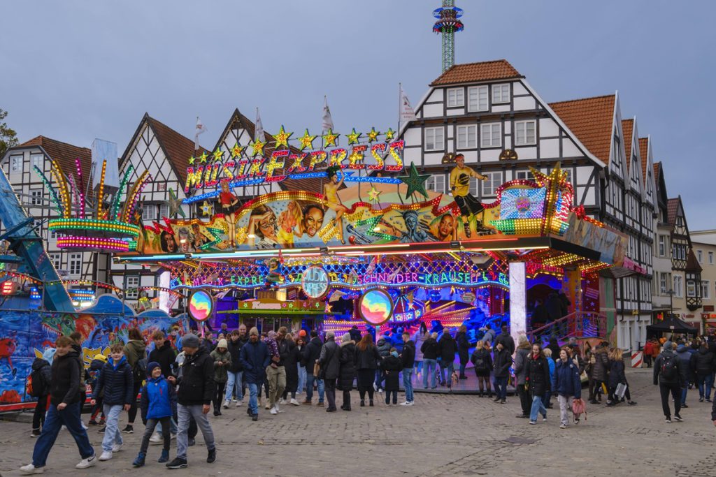 La Soester Allerheiligenkirmes è iniziata: scopri le nuove attrazioni e l&#039;impatto sulla comunità locale
