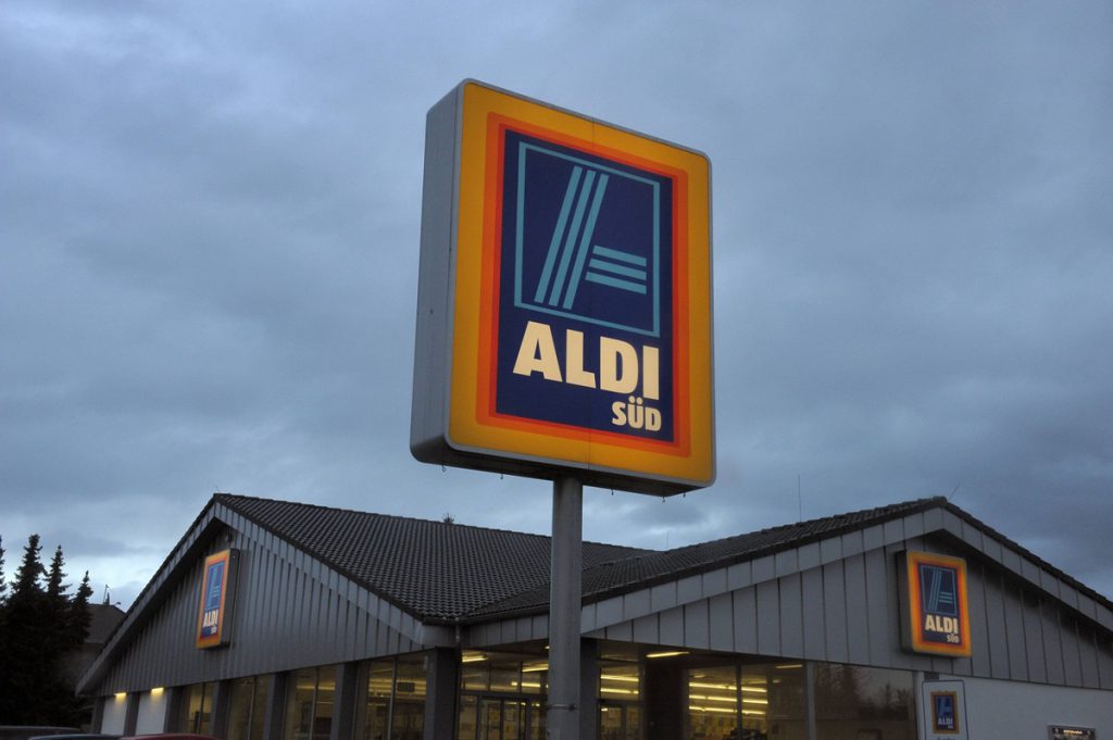 Aldi Sfida i Mercatini di Natale con Offerte Economiche