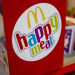 Bambina di 2 anni ricoverata dopo aver bevuto un sorso di drink a McDonald's di Kassel