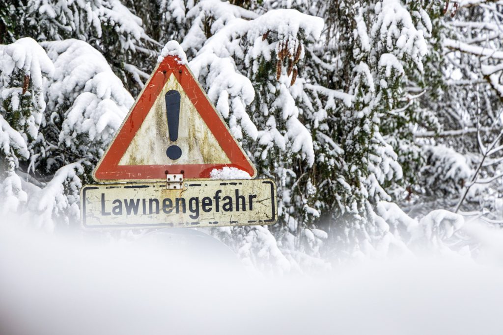 Valanga nell&#039;Himalaya: un cittadino tedesco perde la vita, preoccupazioni per la sicurezza degli alpinisti