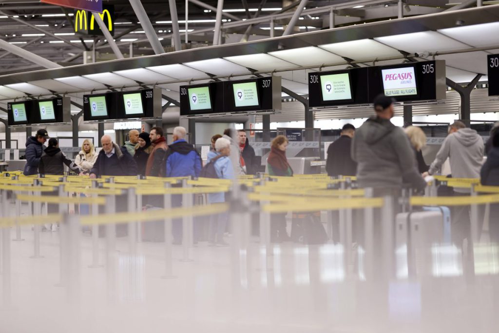 Cancellazione dei voli diretti in Renania Settentrionale-Vestfalia: impatto sui passeggeri e sull&#039;economia locale