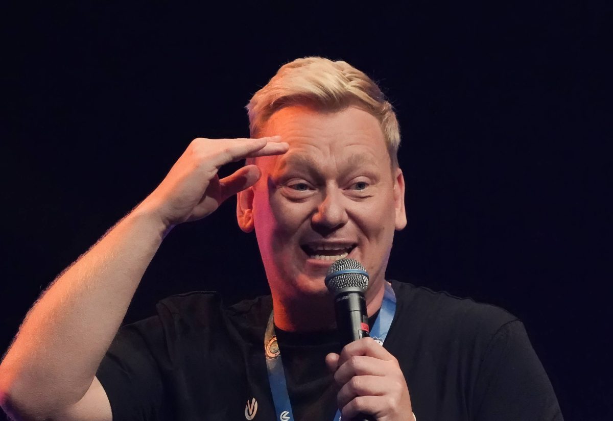 Knossi racconta come l'evento “Bambi” lo abbia colto di sorpresa e lo abbia fatto provare gelosia verso Lia