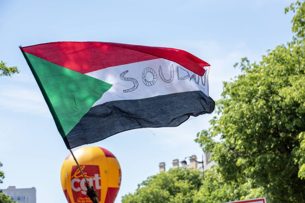 Conflitto nel Sudan: abbattimento di un aereo militare e possibili conseguenze sulla stabilità regionale