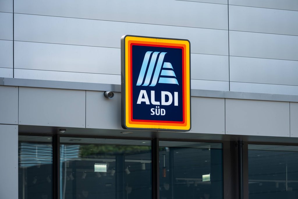 Aldi Süd criticato: prodotto natalizio sembra contenere pelliccia, contraddicendo l&#039;impegno anti‑pelliccia
