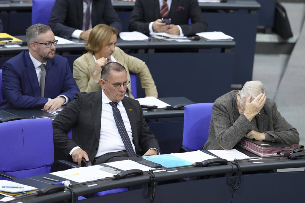 Il Presidente Onorario dell&#039;AfD: Riflessioni Melanconiche sul Prezzo della Politica