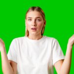 Donna trova oltre 360.000 euro in un bosco, poi è coinvolta in un incidente