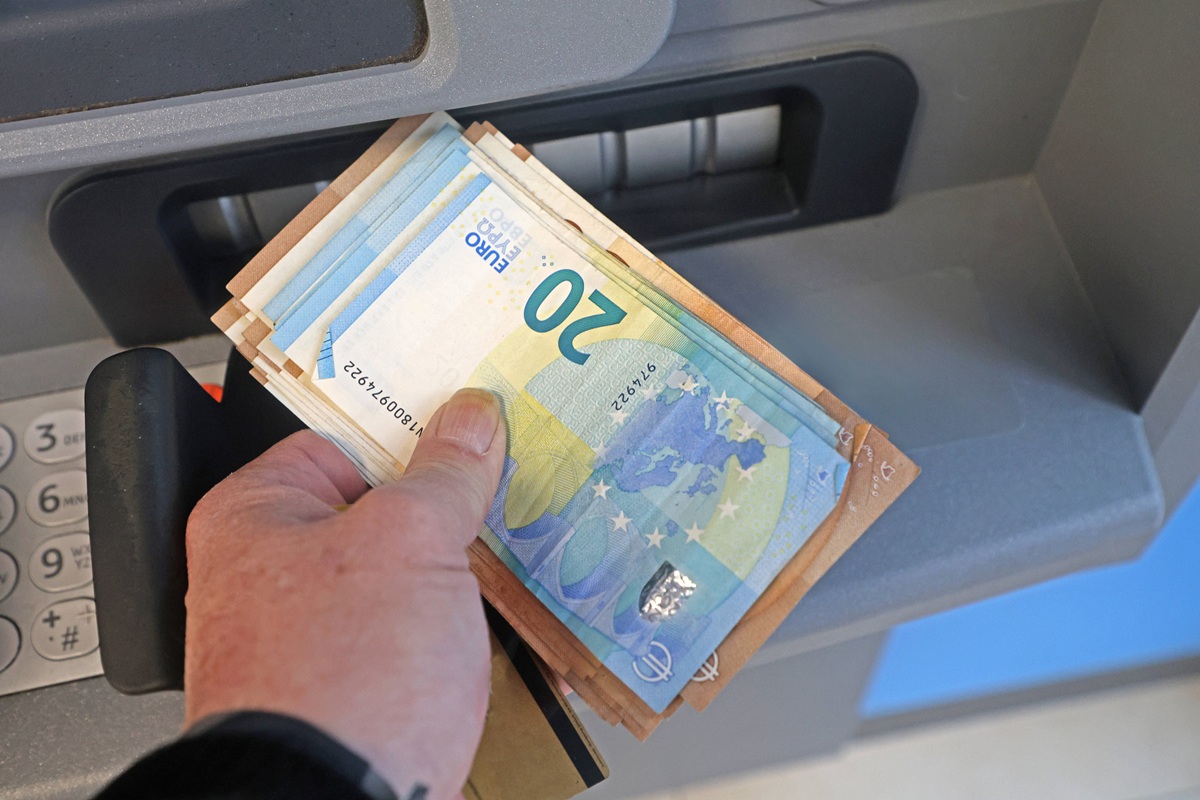 Studio mostra che i tedeschi usano sempre meno contante nelle transazioni quotidiane