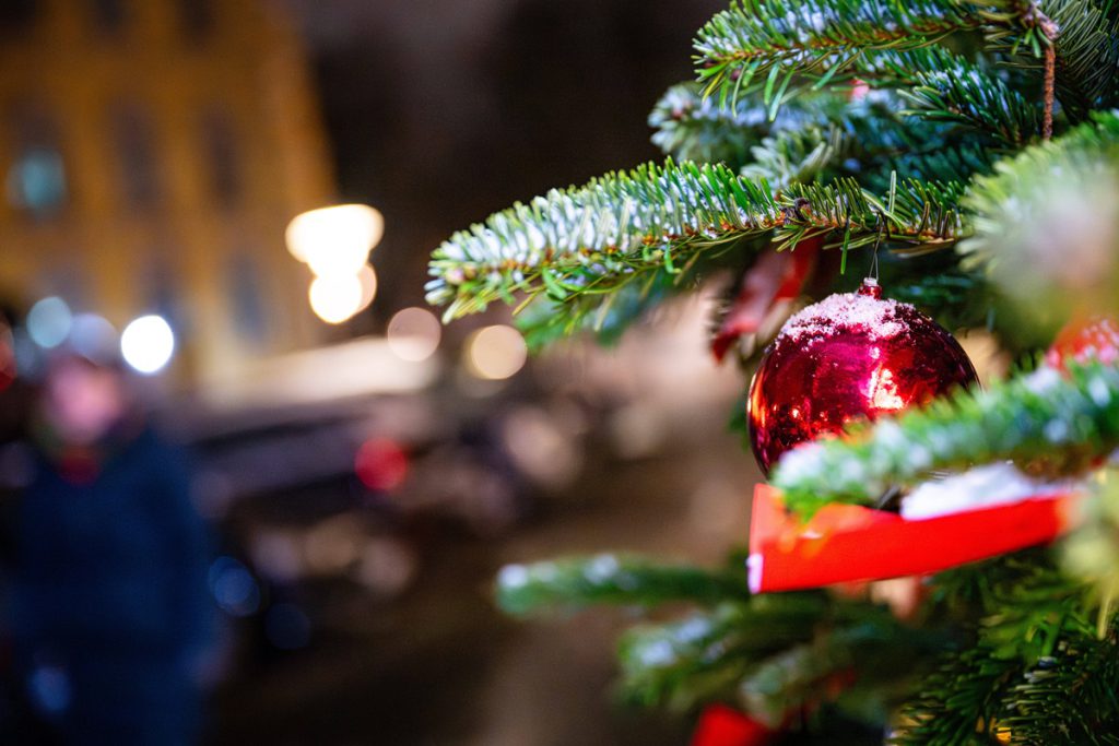 Il mercato di Natale davanti al Buckingham Palace non esiste: cosa sapere ai turisti