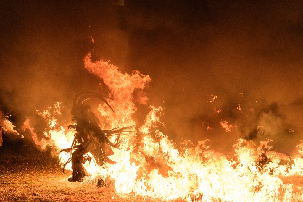 Incidente durante la corsa di Krampus in Austria: un uomo ricoverato in ospedale