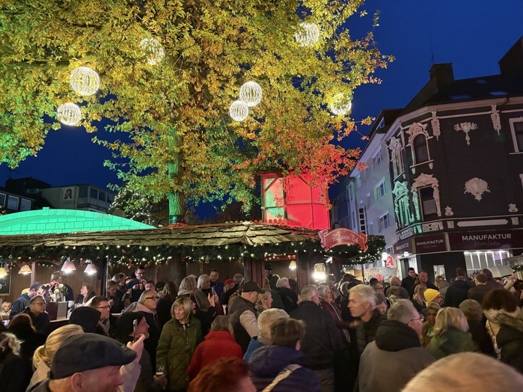 Primo Mercatino di Natale a Essen: un Inizio Festivo per la Stagione Invernale