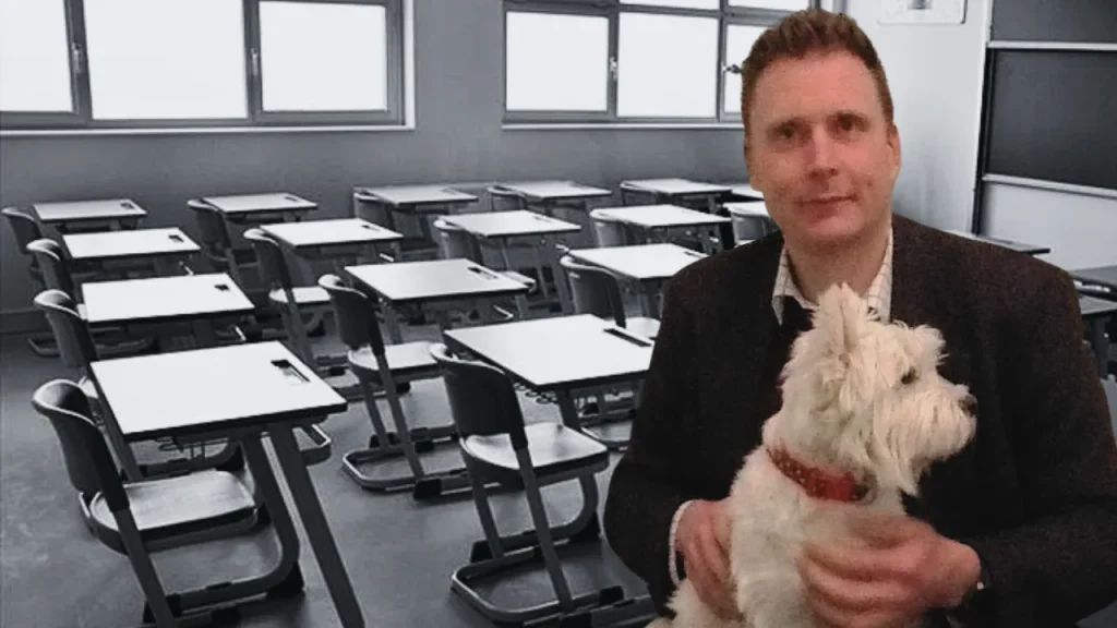 Insegnante inglese licenziato dopo viaggio in Malesia, successivamente si è tolto la vita