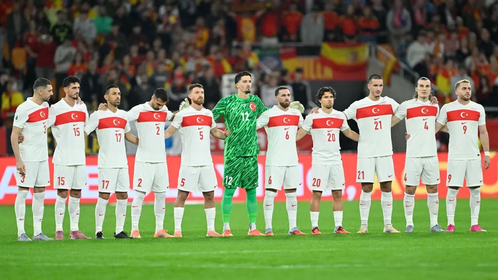 Deniz Gül segna il primo gol della nazionale contro la Spagna nelle qualificazioni alla Coppa del Mondo