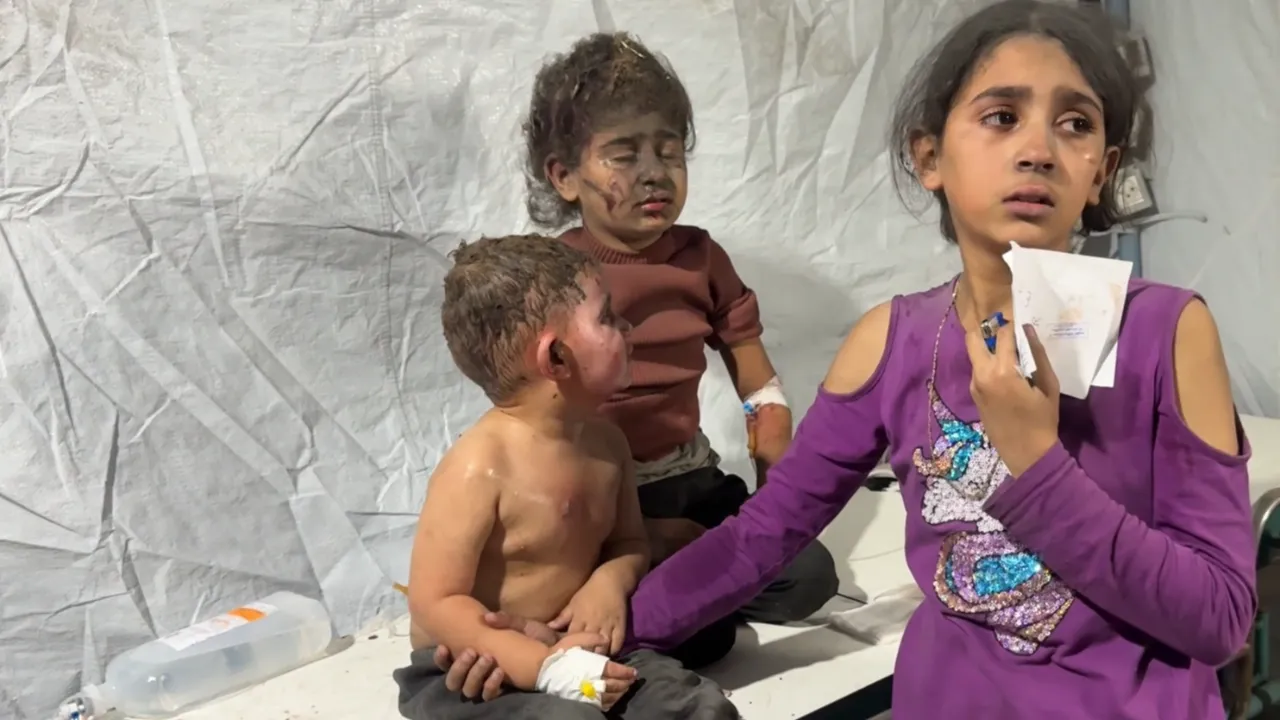 Attacco israeliano a Gaza: 10 palestinesi uccisi e decine di feriti, violazione del cessate il fuoco