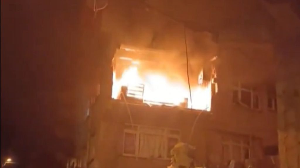 Esplosione a Istanbul: una persona ferita e incendio spento dai vigili del fuoco