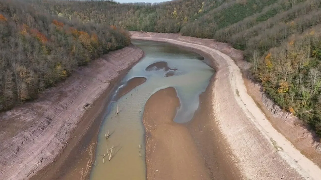 Livelli d’acqua nei bacini di Istanbul scendono sotto il 20 % a causa della diminuzione delle precipitazioni