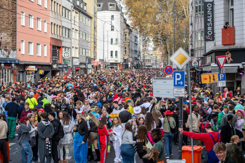 Carnevale in Arrivo: Tre Costumi che Rubano la Scena e Suscitano Grande Entusiasmo