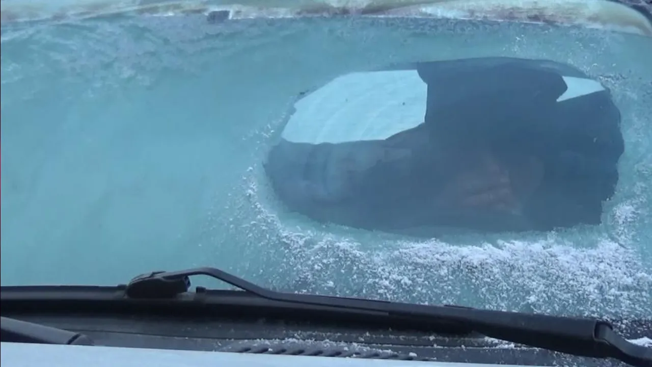 Kars: inverno precoce con temperature di -13°C e vetri di auto ghiacciati