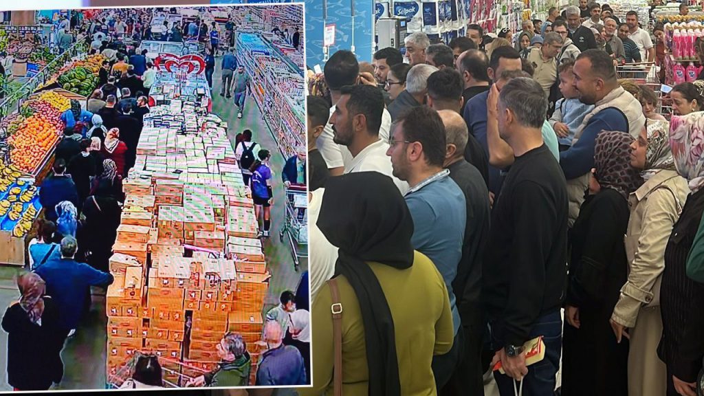 Caviale di Acciuga a Prezzi Straordinariamente Bassi a Istanbul: Un&#039;Analisi del Mercato e delle Sue Conseguenze 

Introduzione
Un evento interessante si è verificato a Istanbul, nel distretto di Beylikdüzü, dove un&#039;importante catena di supermercati ha iniziato a vendere il caviale di acciuga a un prezzo sorprendentemente basso, pari a 50 lire al chilo.

La Risposta dei Consumatori
La notizia della vendita del caviale di acciuga a questo prezzo ha scatenato un vero e proprio afflusso di acquirenti presso il supermercato, con code lunghe e serpentinate che si sono formate all&#039;esterno dell&#039;edificio. Questo fenomeno ha dimostrato quanto i consumatori siano alla ricerca di offerte convenienti e di qualità.

Confronto con Altri Prezzi
È interessante notare che, nello stesso periodo, a Trabzon, i pescatori locali vendevano il caviale di acciuga a un prezzo di 75 lire al chilo, il che ha suscitato un certo stupore e ha fatto apparire il prezzo offerto dal supermercato di Istanbul come particolarmente vantaggioso.

Approfondimento
Questo evento mette in luce la dinamica dei prezzi nel mercato ittico e come le catene di supermercati possano influenzare la domanda e l&#039;offerta di prodotti alimentari. Inoltre, sottolinea l&#039;importanza della concorrenza nel mantenimento dei prezzi accessibili per i consumatori.

Possibili Conseguenze
La vendita del caviale di acciuga a un prezzo così basso potrebbe avere conseguenze a lungo termine sul mercato, come ad esempio una possibile riduzione dei prezzi da parte di altri rivenditori per rimanere competitivi, o un aumento della domanda di questo prodotto, con potenziali ripercussioni sulla sua disponibilità.

Opinione
Non è possibile esprimere un&#039;opinione in quanto si tratta di un fatto oggettivo, ma è chiaro che questo evento ha avuto un impatto significativo sui consumatori e sul mercato locale.

Analisi Critica dei Fatti
L&#039;analisi dei fatti rivela che la decisione del supermercato di vendere il caviale di acciuga a un prezzo così basso è stata probabilmente dettata dalla volontà di attirare più clienti e aumentare le vendite, sfruttando la concorrenza con altri rivenditori.

Relazioni con Altri Fatti
Questo evento può essere messo in relazione con la situazione economica generale del paese e le strategie di marketing adottate dalle catene di supermercati per mantenere la loro quota di mercato e attrarre nuovi clienti.

Contesto Storico
Il contesto storico di questo evento è caratterizzato da una costante fluttuazione dei prezzi dei prodotti alimentari, influenzata da fattori come la produzione, la domanda, le condizioni climatiche e le politiche economiche.

Fonti
La fonte di questo articolo è Hurriyet. Per ulteriori informazioni, si consiglia di visitare il sito web ufficiale della fonte.