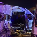 Incidente stradale a Kemalpaşa, Izmir: 15 feriti dopo scontro di veicoli di servizio