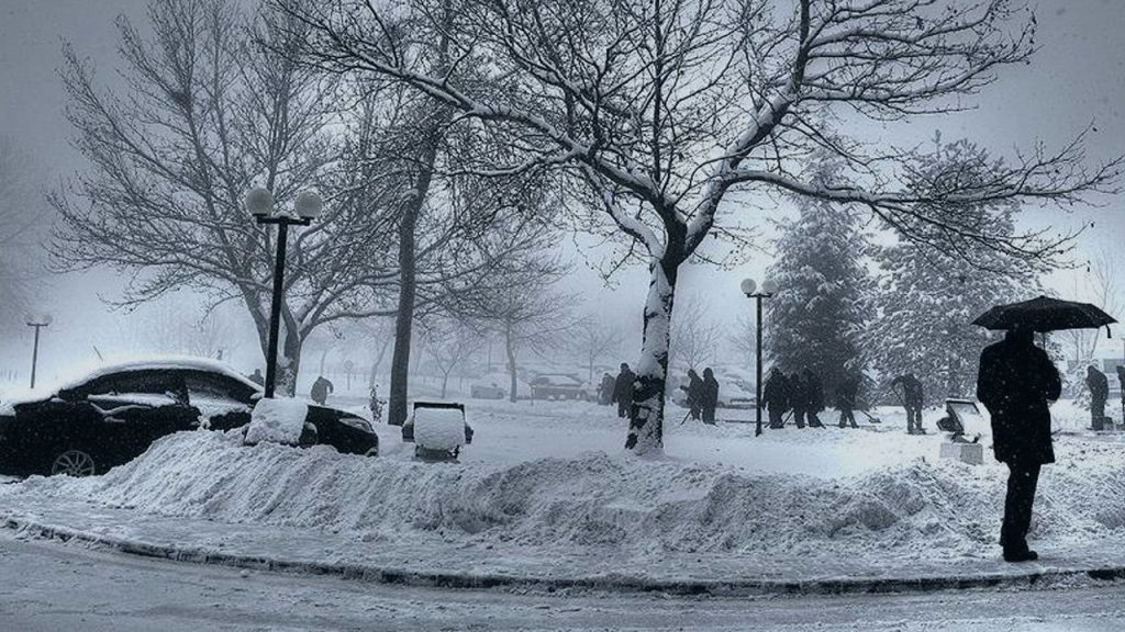 L&#039;Inverno è alle Porte: Previsioni Meteo Avverse per Molte Città