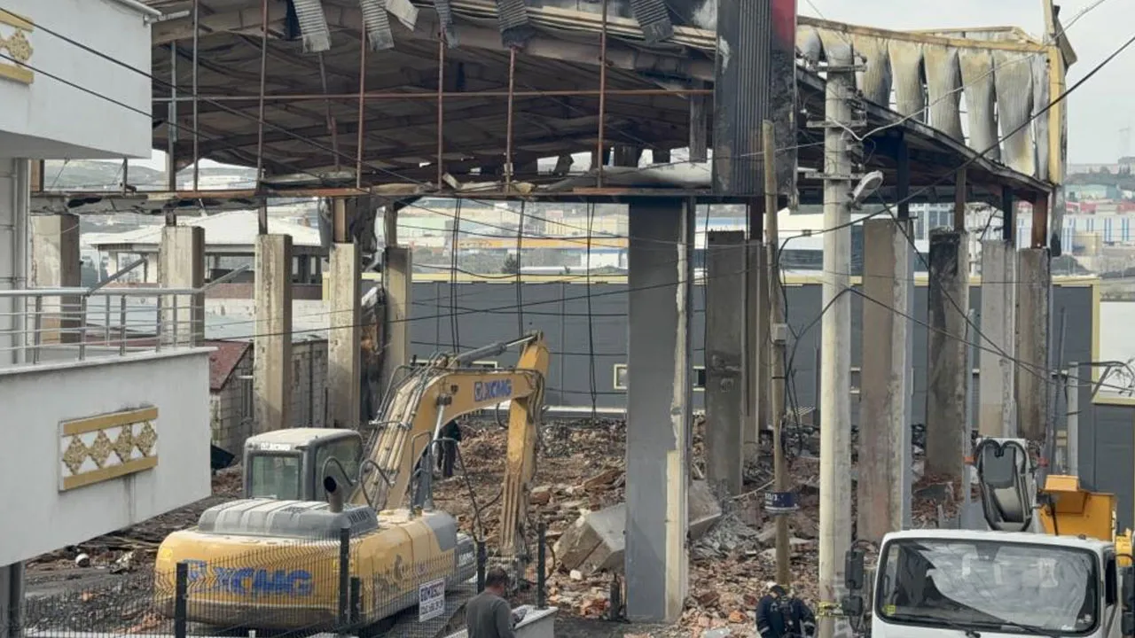 Incendio in raffineria di profumi a Dilovası: sette lavoratori uccisi