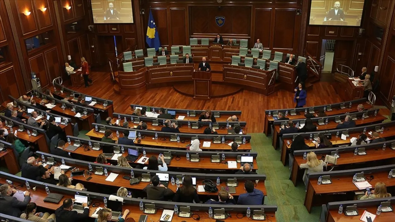 Il Parlamento del Kosovo sciolto: elezioni anticipate fissate per il 28 dicembre