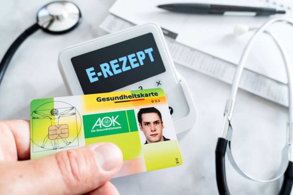 Il Sistema di Prescrizione Elettronica E-Rezept a Rischio: Possibili Ritorni al Passato Cartaceo nel 2026