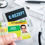 Il Sistema di Prescrizione Elettronica E-Rezept a Rischio: Possibili Ritorni al Passato Cartaceo nel 2026