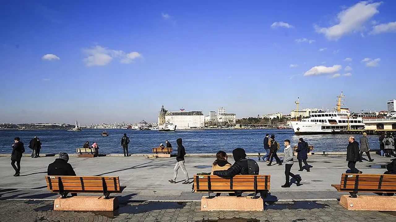 Previsioni meteo: temperature più alte del previsto e piogge torrenziali in alcune province dell'ovest