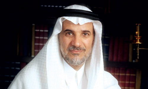 Riflessioni sulla vita e sulla ricerca di un nuovo inizio 

Introduzione
Il poeta si chiede se esista qualcosa di più della terra che possa essere considerato un luogo di riposo e di conforto. La sua riflessione è accompagnata da un&#039;immagine suggestiva, che invita il lettore a riflettere sulla propria esistenza e sul proprio rapporto con il mondo.

La ricerca di un nuovo inizio
Il poeta esprime il desiderio di prendere ciò che vuole dalla vita e di lasciare che gli altri si prendano cura del resto. Tuttavia, questo desiderio è accompagnato dalla consapevolezza che la vita è breve e che il tempo è limitato. Il poeta cerca quindi di trovare un nuovo senso alla propria esistenza, un nuovo modo di vivere che gli permetta di raggiungere la serenità e la pace interiore.

La nostalgia del passato
Il poeta ricorda i sogni e le aspirazioni del passato, che lo hanno accompagnato fino al presente. Tuttavia, questi sogni sono stati sostituiti da una nuova consapevolezza, che lo porta a cercare un nuovo inizio e un nuovo senso alla propria esistenza. Il poeta si chiede se sia possibile trovare un nuovo equilibrio e una nuova armonia nella propria vita.

Approfondimento
La poesia solleva questioni fondamentali sull&#039;esistenza umana e sul rapporto tra l&#039;individuo e il mondo. Il poeta si chiede se sia possibile trovare un senso più profondo alla propria vita, al di là delle preoccupazioni quotidiane e delle aspirazioni materiali. La risposta a questa domanda è lasciata al lettore, che è invitato a riflettere sulla propria esistenza e sul proprio posto nel mondo.

Possibili Conseguenze
La ricerca di un nuovo inizio e di un nuovo senso alla propria esistenza può avere conseguenze profonde sulla vita di un individuo. Può portare a una maggiore consapevolezza e a una maggiore apprezzamento della vita, ma può anche portare a una crisi di identità e a una perdita di direzione. Il poeta invita il lettore a riflettere su queste possibilità e a considerare le conseguenze delle proprie scelte.

Opinione
La poesia è un invito a riflettere sulla propria esistenza e sul proprio posto nel mondo. Il poeta non offre risposte facili o soluzioni semplici, ma invita il lettore a cercare le proprie risposte e a trovare il proprio cammino. La poesia è un&#039;espressione di speranza e di fiducia nella capacità dell&#039;individuo di trovare un nuovo senso alla propria vita.

Analisi Critica dei Fatti
La poesia è un&#039;espressione di sentimenti e di emozioni, ma è anche un&#039;analisi critica della condizione umana. Il poeta esamina le proprie esperienze e le proprie emozioni, e invita il lettore a fare lo stesso. La poesia è un&#039;espressione di verità e di autenticità, e invita il lettore a cercare la propria verità e a essere autentico.

Relazioni con altri fatti
La poesia è parte di una tradizione letteraria più ampia, che esplora le questioni fondamentali dell&#039;esistenza umana. La poesia è in relazione con altre opere letterarie che esaminano le stesse questioni, e invita il lettore a considerare le connessioni tra le diverse opere e le diverse tradizioni.

Contesto storico
La poesia è stata scritta in un contesto storico specifico, che ha influenzato la sua forma e il suo contenuto. Il poeta ha scritto la poesia in un momento di grande cambiamento e di grande incertezza, e la poesia riflette queste preoccupazioni e queste emozioni.

Fonti
La fonte di questo articolo è Al-Jazirah. La poesia originale è stata pubblicata su questo sito web, e l&#039;articolo è una traduzione e un&#039;analisi di questa poesia.