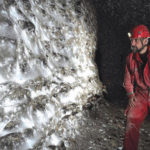 Scoperta di una rete di ragni di oltre 100 metri quadrati nella grotta di Frumoner