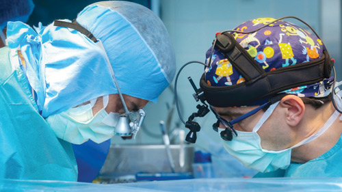 Pacemaker permanente impiantato con successo in neonata di 2 kg al King Faisal Specialist Hospital di Riyadh