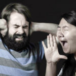 Intelligenza più bassa ostacola la comprensione del parlato in ambienti rumorosi