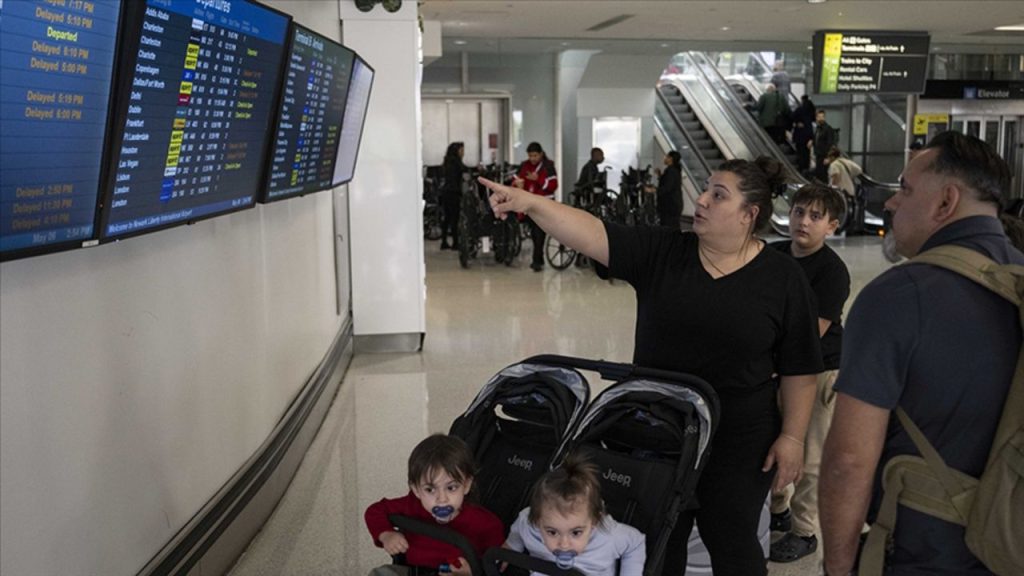 Crisi di governo negli Stati Uniti: riduzione della capacità di volo in 40 aeroporti a causa della chiusura del governo
