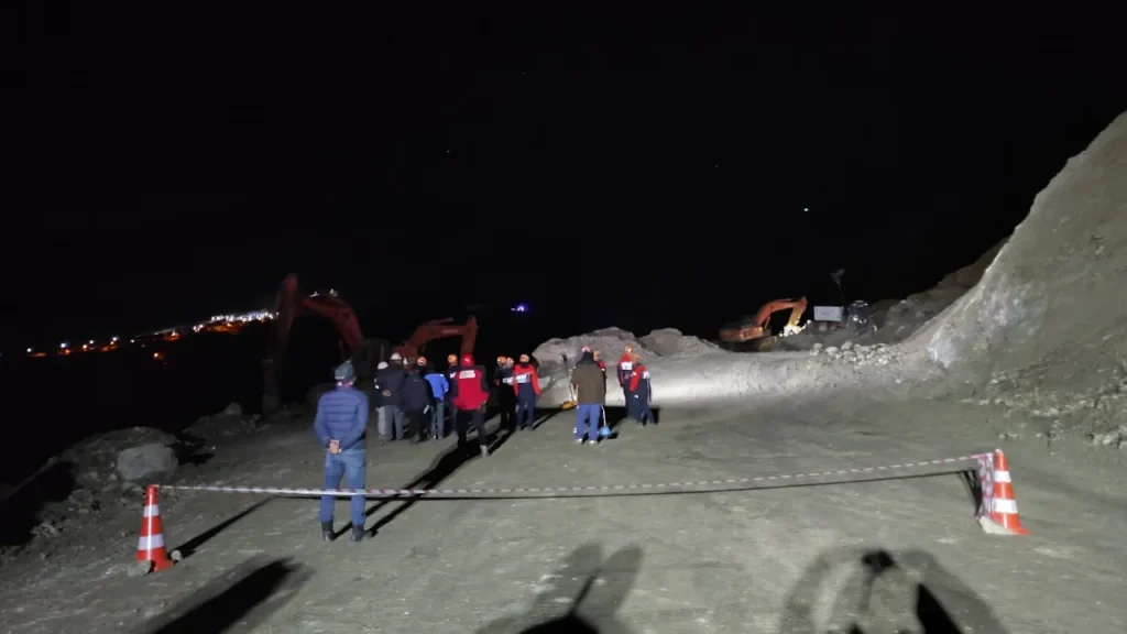 Crollo in miniera di Divriği: operaio intrappolato sotto i detriti