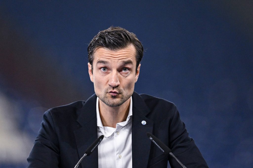 Schalke comunica una notizia difficile ai tifosi, ma promette cambiamenti imminenti