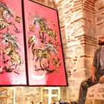 Artista Seyed Davoud presenta opere di cavalli in corsa nella mostra “Kain’at”