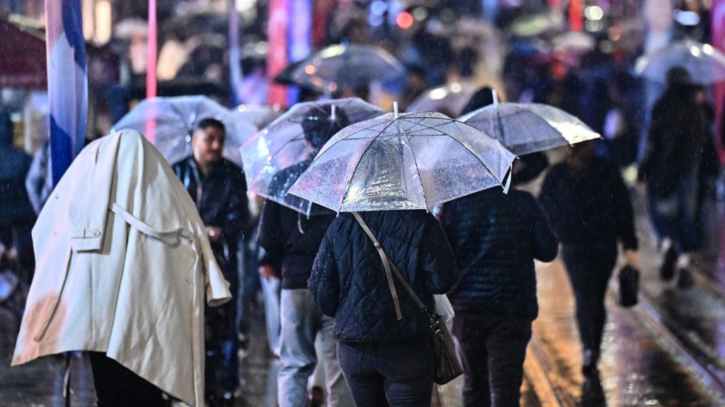 Pioggia intensa in arrivo: tre giorni di allerta meteo con temperature in calo