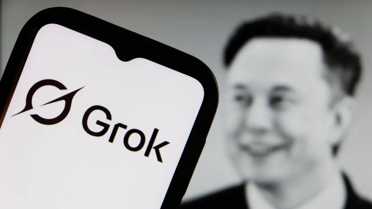Grok di Elon Musk: Francia avvia indagine dopo risposta interpretata come negazione dell'Olocausto