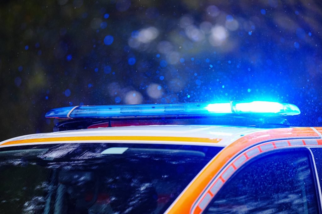 Incidente mortale in un cimitero della Renania Settentrionale-Vestfalia: la polizia indaga sulle cause della tragedia