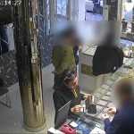 Tentativo di Vendita di Oro Falso ad Ankara: Una Storia di Frode e Sicurezza

Introduzione
È stato segnalato un caso di tentativo di vendita di oro falso ad Ankara. Tre persone, provenienti da Istanbul, hanno cercato di vendere oro falso a quattro diversi negozi di gioielleria nella città.

Dettagli dell'Operazione
I tre individui hanno portato con sé oro falso da Istanbul e hanno tentato di venderlo ad Ankara. L'oro falso era stato trattato con una tecnica che lo rendeva molto simile all'oro vero, al punto che era difficile distinguerlo dall'oro autentico.

Problema della Qualità dell'Oro Falso
Secondo le informazioni fornite, l'oro falso era stato immerso in una soluzione di oro, il che lo rendeva ancora più difficile da distinguere dall'oro vero. Ciò ha reso molto complicato per gli acquirenti potenziali verificare l'autenticità dell'oro.

Conseguenze dell'Operazione
I tre individui coinvolti nel tentativo di vendita di oro falso sono stati presi in custodia dalle autorità. L'episodio solleva preoccupazioni sulla sicurezza e sulla qualità dei prodotti venduti nel mercato dell'oro.

Opinione
Questo caso mette in evidenza l'importanza di verificare l'autenticità dei prodotti, specialmente quando si tratta di beni di valore come l'oro. È fondamentale essere cauti e verificare la qualità dei prodotti prima di effettuare un acquisto.

Analisi Critica dei Fatti
L'analisi dei fatti rivela che la difficoltà di distinguere l'oro falso dall'oro vero è un problema serio. Ciò richiede una maggiore attenzione e controllo da parte delle autorità e dei consumatori per prevenire casi di frode.

Relazioni con altri Fatti
Questo caso non è isolato, poiché ci sono stati altri episodi di tentativi di vendita di oro falso in diverse parti del paese. Ciò suggerisce che ci sia una rete più ampia di attività illegali legate alla vendita di oro falso.

Contesto Storico
La storia dell'oro falso risale a molti anni fa, quando le tecniche di produzione dell'oro falso erano meno sofisticate. Tuttavia, con l'avanzare della tecnologia, l'oro falso è diventato sempre più difficile da distinguere dall'oro vero.

Fonti
La fonte di questo articolo è Hurriyet. L'articolo originale può essere trovato al seguente link: Orijinalinden ayırt etmek zor! Sahte altını İstanbul'dan getirip Ankara'da sattılar.

Approfondimento
Il caso di tentativo di vendita di oro falso ad Ankara solleva questioni importanti sulla sicurezza e sulla qualità dei prodotti venduti nel mercato dell'oro. È fondamentale che le autorità e i consumatori siano consapevoli dei rischi legati alla vendita di oro falso e prendano misure per prevenire tali episodi.

Possibili Conseguenze
Le conseguenze del tentativo di vendita di oro falso ad Ankara possono essere gravi, sia per gli acquirenti che per il mercato dell'oro in generale. È importante che le autorità prendano misure severe per prevenire tali episodi e proteggere i consumatori.