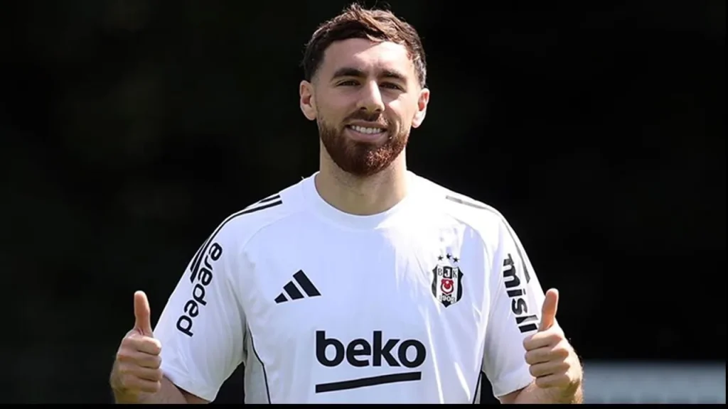 Orkun Kökçü espulso nel derby Beşiktaş-Fenerbahçe: il padre Halis difende il figlio