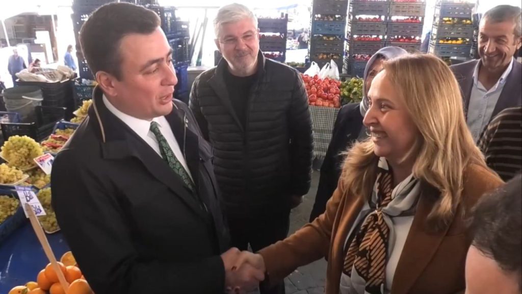 Incontro al Mercato tra Due Deputati: Una Risposta Inaspettata ai Prezzi Alti in Turchia